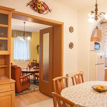 Relax Liget Apartman Appartamento *